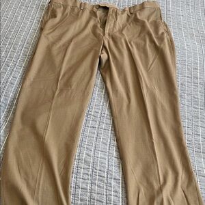 Roundtree & Yorke Men's Tan travelSMART Dress Pants